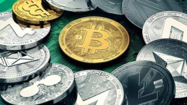 حبس متهم بالاتجار في العملات الرقمية عبر المنصات الإلكترونية