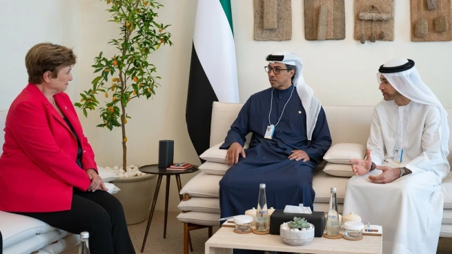 مباحثات لتعزيز التعاون بين منصور بن زايد ووزير المالية السوري
