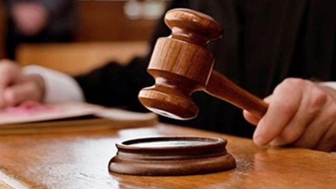 السجن 5 سنوات لمتهم بحيازة سلاح ناري في السلام