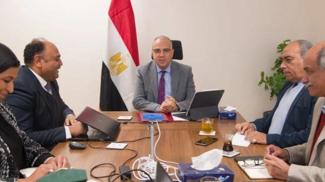 وزير الري يتابع تقدم مشروع قناطر ديروط الجديدة