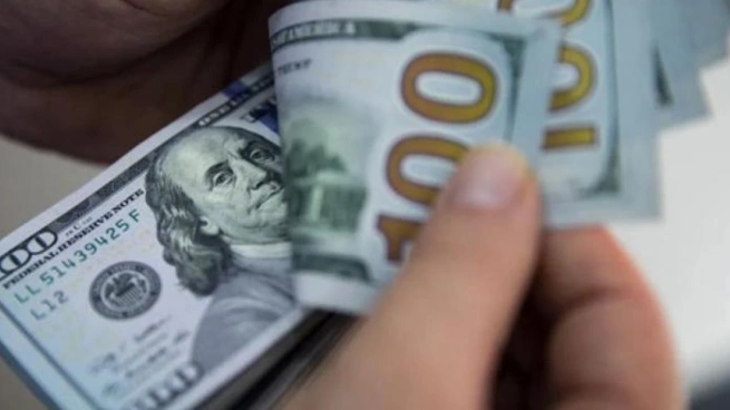 سعر الدولار اليوم السبت 26 أبريل 2025: استقرار محلي وارتفاع عالمي