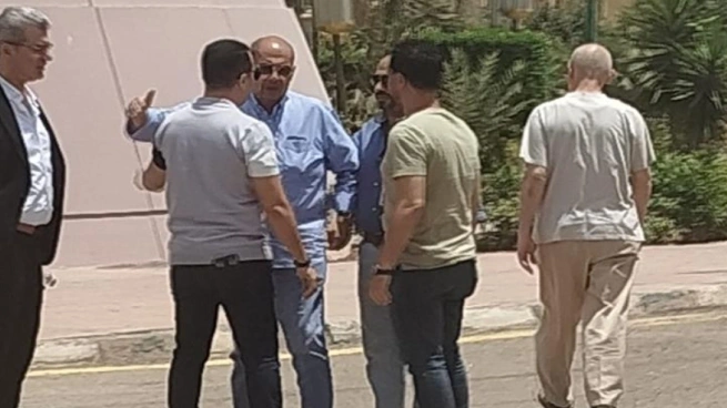 وصول جثمان زوجة الإعلامي محمد مصطفى شردى إلى مسجد الشرطة