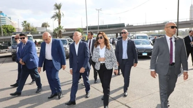 جولة تفقدية لوزيرة التنمية المحلية ومحافظ القاهرة لمتابعة موقفي عبدالمنعم رياض والسيدة عائشة ومحطات الوقود