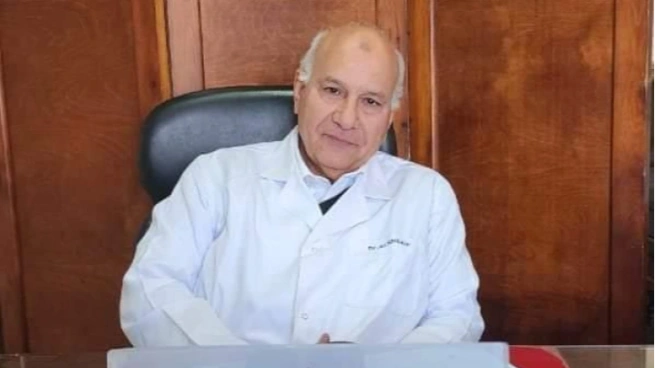 الدكتور أحمد الشريف يوقع كتابه الجديد "الدبلوماسية الرياضية"