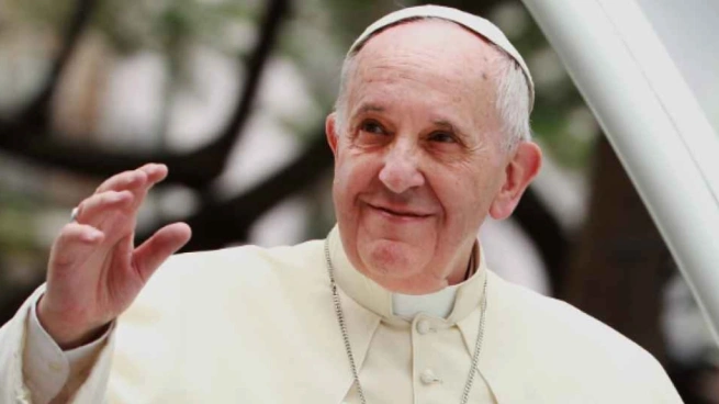 البابا فرنسيس يحول سيارة لامبورغيني إلى رمز للرحمة والمحبة الإنسانية