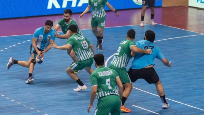 الكويت يحقق انتصارًا مهمًا على العربي في بطولة دوري اليد، وبرقان يتفوق على كاظمة والسالمية يتجاوز الصليبيخات في جولة مثيرة