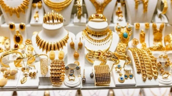 تراجع أسعار الذهب عالمياً قبيل اجتماع الفيدرالي الأمريكي
