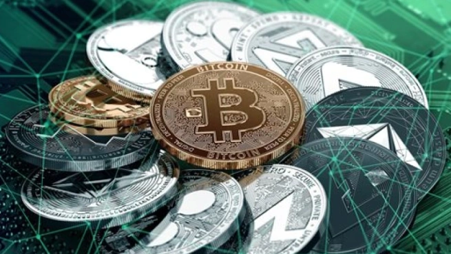 ارتفاع بسيط في بيتكوين وتراجع لإيثريوم اليوم في أسواق العملات الرقمية