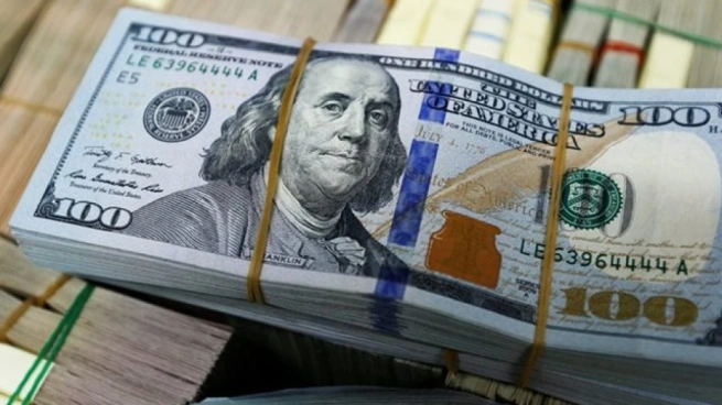 انخفاض طفيف في سعر الدولار مقابل الجنيه المصري